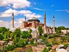 Pohled na Hagia Sofia, krásnou historickou památku v Sultanahmetu